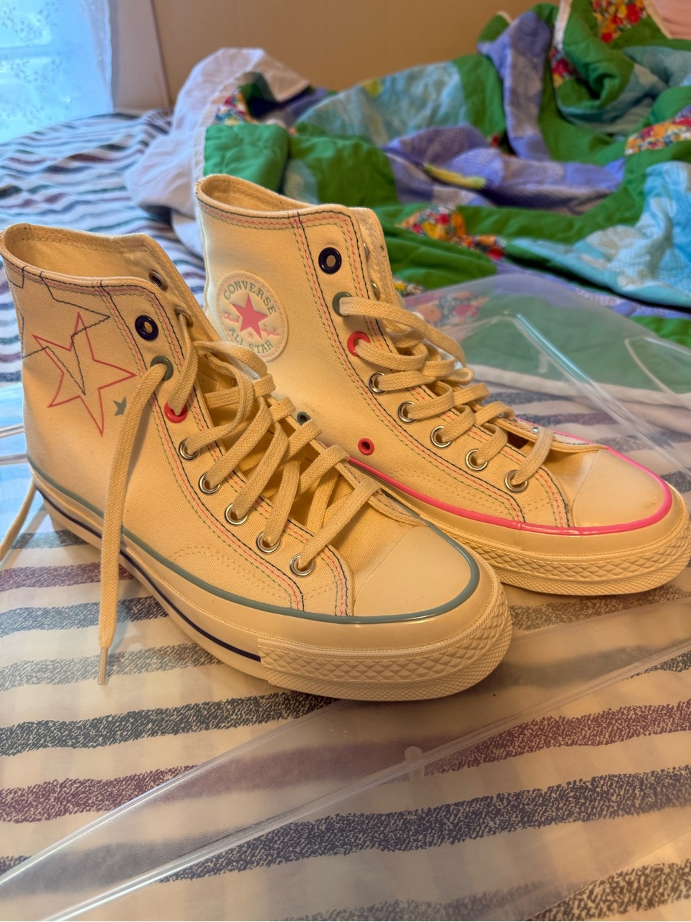 Converse - Picture 2 of 3